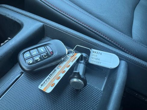 Used 2025 Honda Odyssey Sport-L image 2