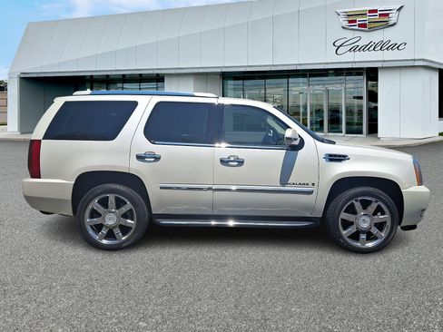 Used 2007 Cadillac Escalade AWD w/ Information Package image 7