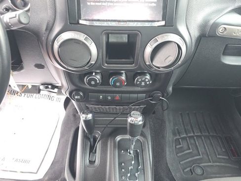 Used 2015 Jeep Wrangler Unlimited Sport w/ Connectivity Group image 15