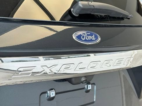 Used 2023 Ford Explorer XLT w/ Class IV Trailer Tow Package AWD/4WD image 20