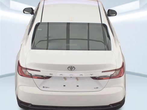 Used 2025 Toyota Camry LE image 12