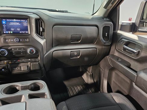 Used 2024 Chevrolet Silverado 2500 Custom w/ Custom Value Package image 11