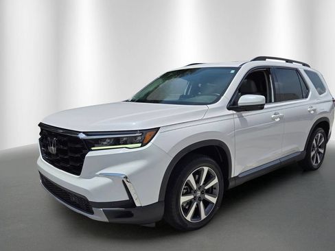 Used 2025 Honda Pilot Touring image 7