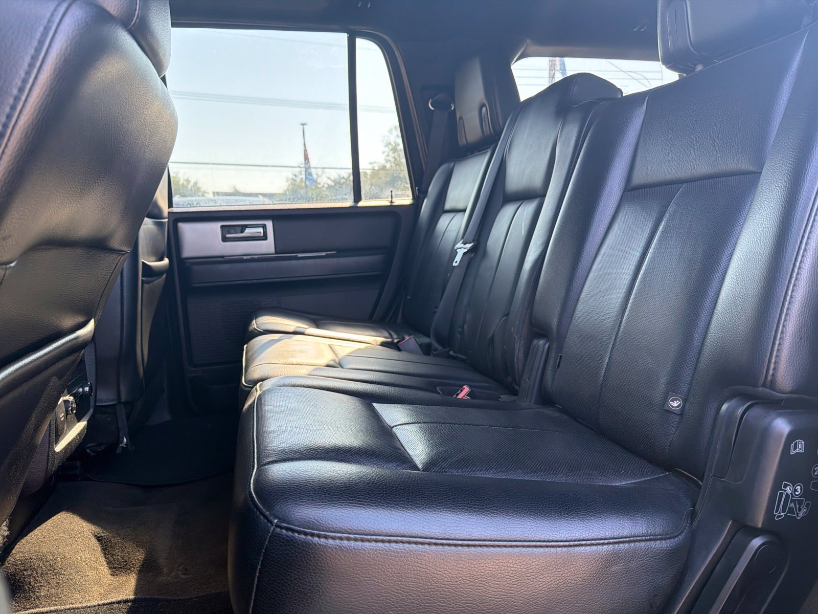 Used 2015 Ford Expedition XLT w/ Equipment Group 202A RWD image 12