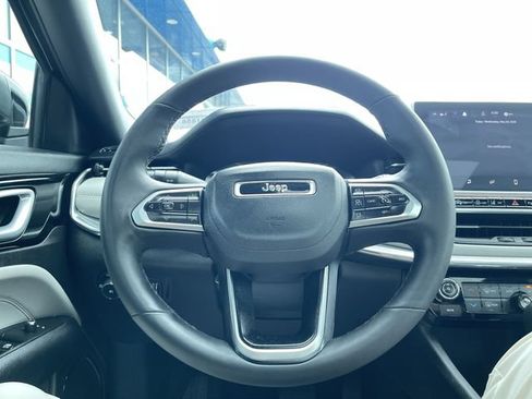 Used 2024 Jeep Compass Limited w/ Sun and Sound Group AWD/4WD image 11