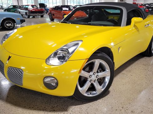 Used 2007 Pontiac Solstice Convertible w/ Premium Package RWD image 21