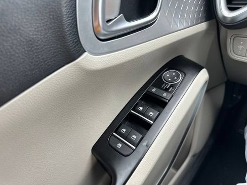 Certified 2025 Kia Soul LX w/ LX Technology Package FWD image 39