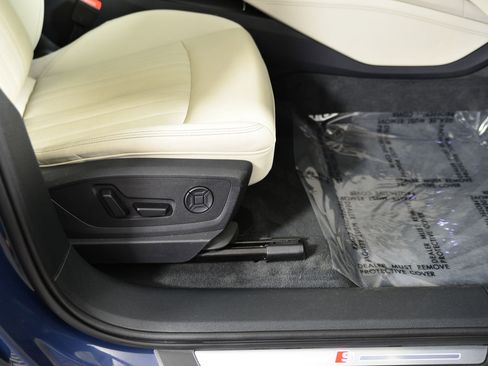 Certified 2022 Audi e-tron Premium Plus w/ Premium Plus Package image 10