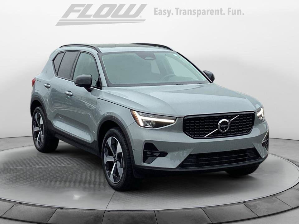 Certified 2024 Volvo XC40 B5 Plus AWD/4WD image 1