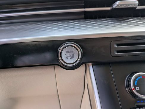 Certified 2024 Kia Carnival LX FWD image 27