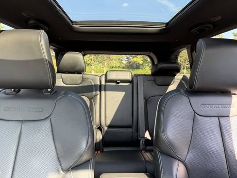 Used 2022 Jeep Grand Cherokee Overland w/ Advanced Protech Group III AWD/4WD image 27
