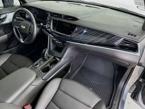 Used 2025 Cadillac XT6 Premium Luxury w/ LPO, Floor Liner Package image 34