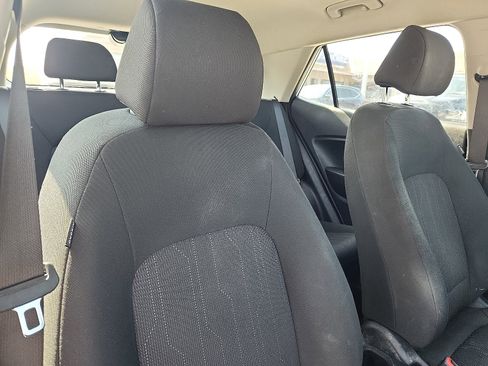 Used 2022 Hyundai Venue SE image 27