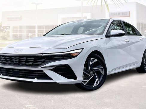 Used 2025 Hyundai Elantra Limited image 29