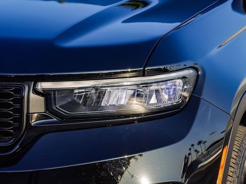 New 2025 Jeep Grand Cherokee Altitude image 5