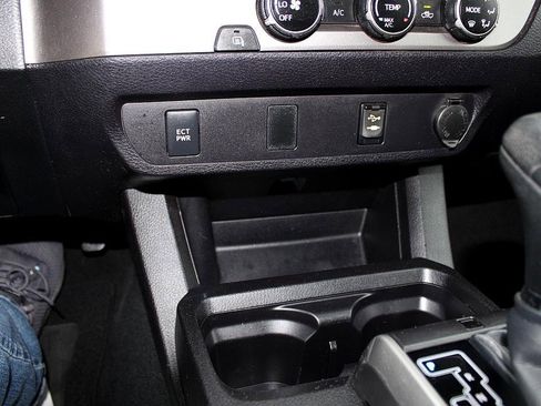 Used 2016 Toyota Tacoma SR5 image 18