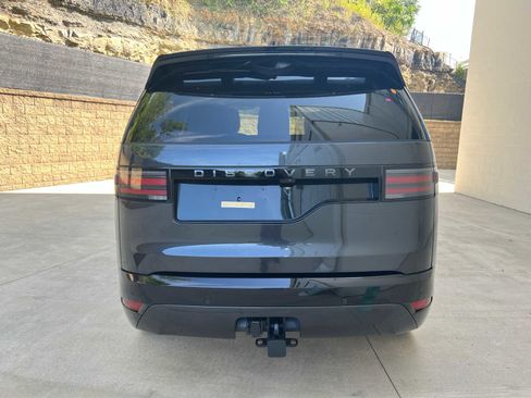 Certified 2024 Land Rover Discovery Dynamic SE image 4
