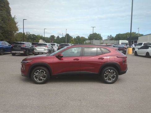 Used 2024 Chevrolet Trax LT FWD image 8