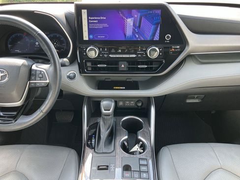 Used 2023 Toyota Highlander Limited FWD image 17