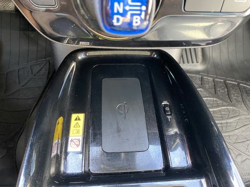 Used 2021 Toyota Prius XLE w/ Advanced Technology Package FWD image 26