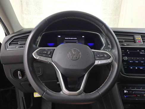 Used 2023 Volkswagen Tiguan SE w/ Panoramic Sunroof Package FWD image 10