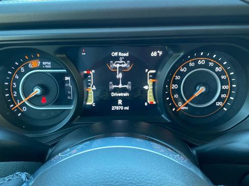 Used 2025 Jeep Wrangler Unlimited Sahara AWD/4WD image 16