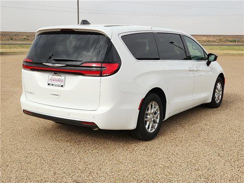 New 2026 Chrysler Pacifica Select FWD image 4