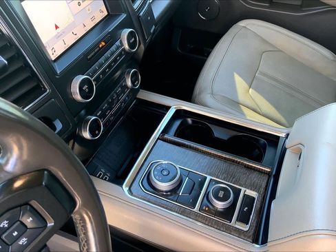 Used 2019 Ford Expedition Limited image 16