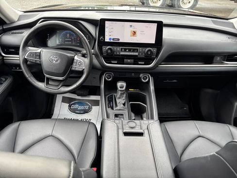 Used 2024 Toyota Grand Highlander AWD image 21