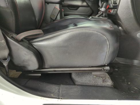 Used 2019 Jeep Wrangler Unlimited Rubicon AWD/4WD image 35