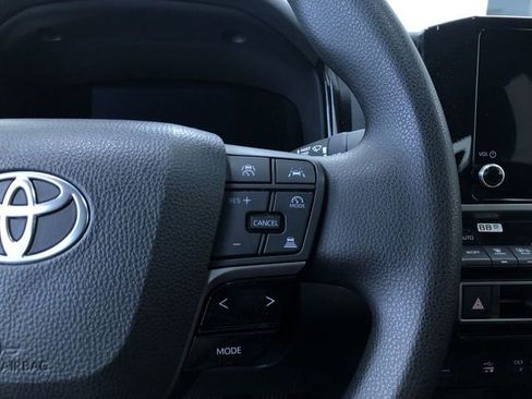 Used 2025 Toyota Camry LE image 19