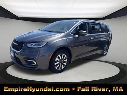 Used 2023 Chrysler Pacifica Touring-L