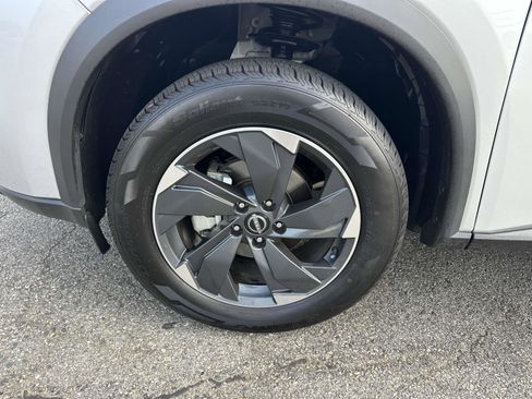 Used 2024 Nissan Rogue SV image 7