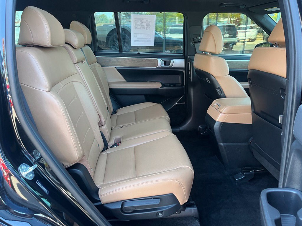Used 2025 Hyundai Santa Fe Limited AWD/4WD image 19