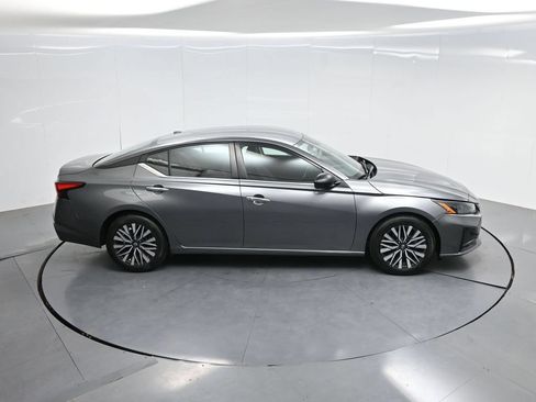 Used 2024 Nissan Altima 2.5 SV FWD image 50