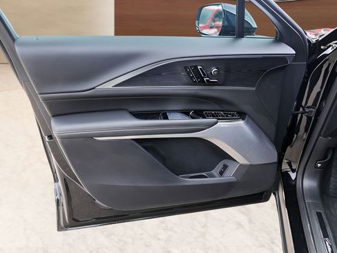 Certified 2025 Cadillac Lyriq Luxury w/ LPO, Floor Liner Package AWD/4WD image 22