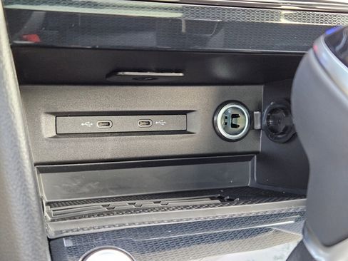 New 2025 Volkswagen Taos SE image 22