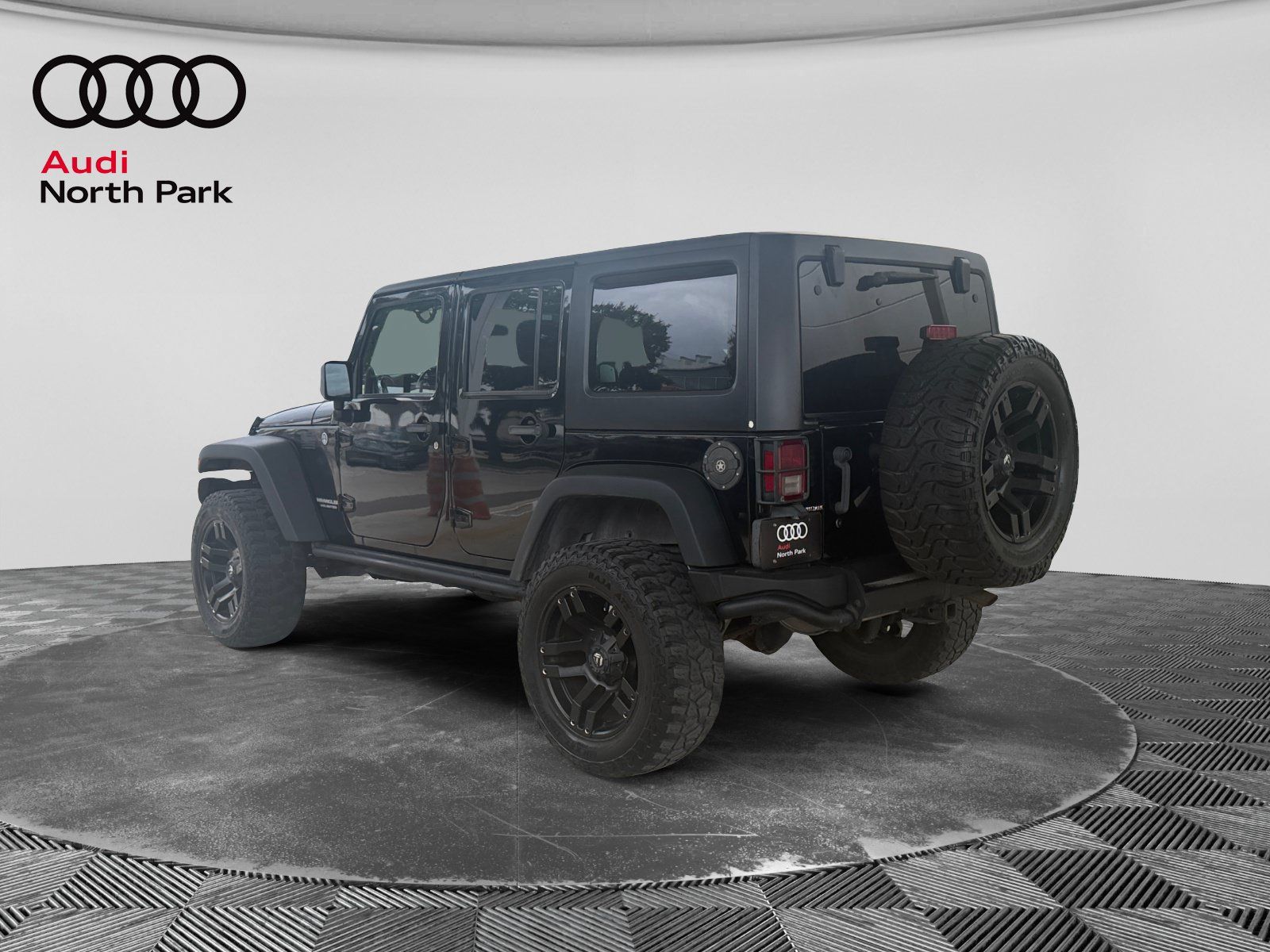 Used 2012 Jeep Wrangler Unlimited Rubicon AWD/4WD image 3