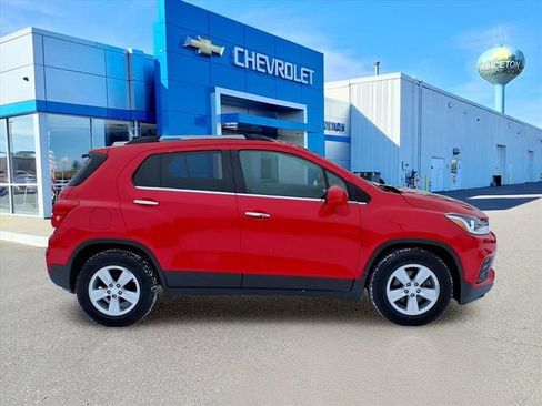 Used 2017 Chevrolet Trax LT w/ LT Convenience Package image 2