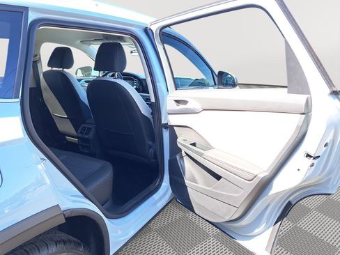 New 2025 Volkswagen Taos SE image 15