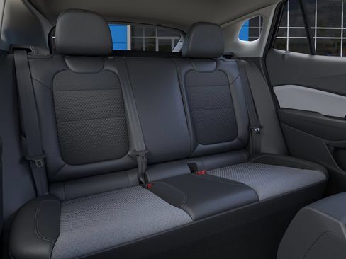 New 2026 Chevrolet Trax LT w/ Sunroof Package FWD image 18