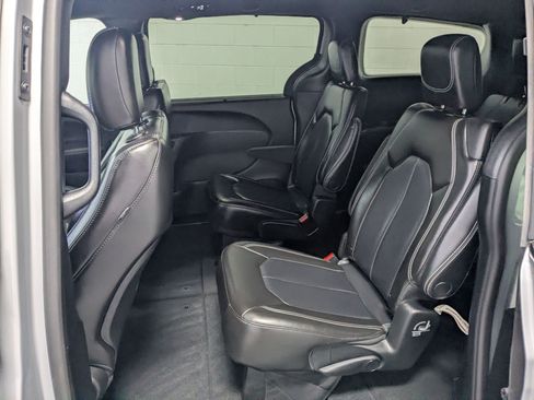 Used 2023 Chrysler Pacifica Touring-L w/ S Appearance Package FWD image 21