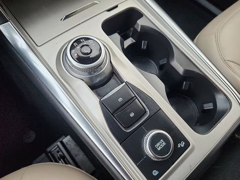 Certified 2022 Ford Explorer XLT w/ Equipment Group 202A image 17