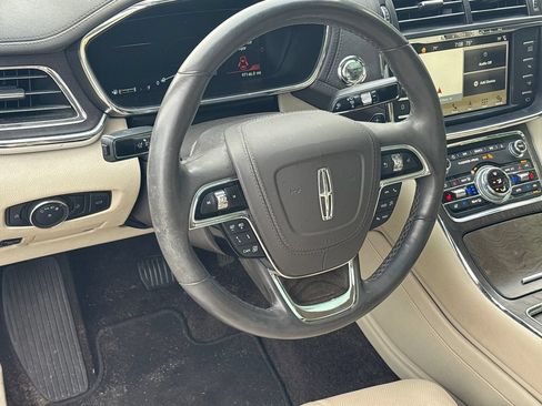 Used 2018 Lincoln Continental Reserve AWD/4WD image 8