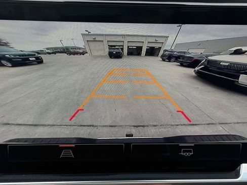 Used 2022 GMC Sierra 1500 SLT w/ SLT Convenience Package image 9