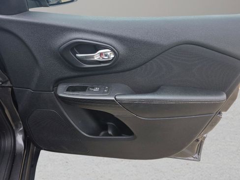 Used 2016 Jeep Cherokee Latitude w/ Safety/Convenience Group image 42