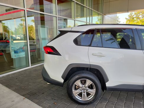 Used 2022 Toyota RAV4 XLE w/ Convenience Package image 6