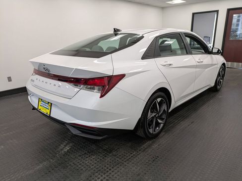 Used 2023 Hyundai Elantra SEL w/ Convenience Package FWD image 4