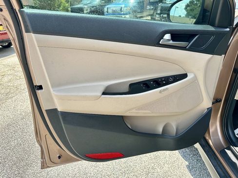 Used 2016 Hyundai Tucson Sport FWD image 11