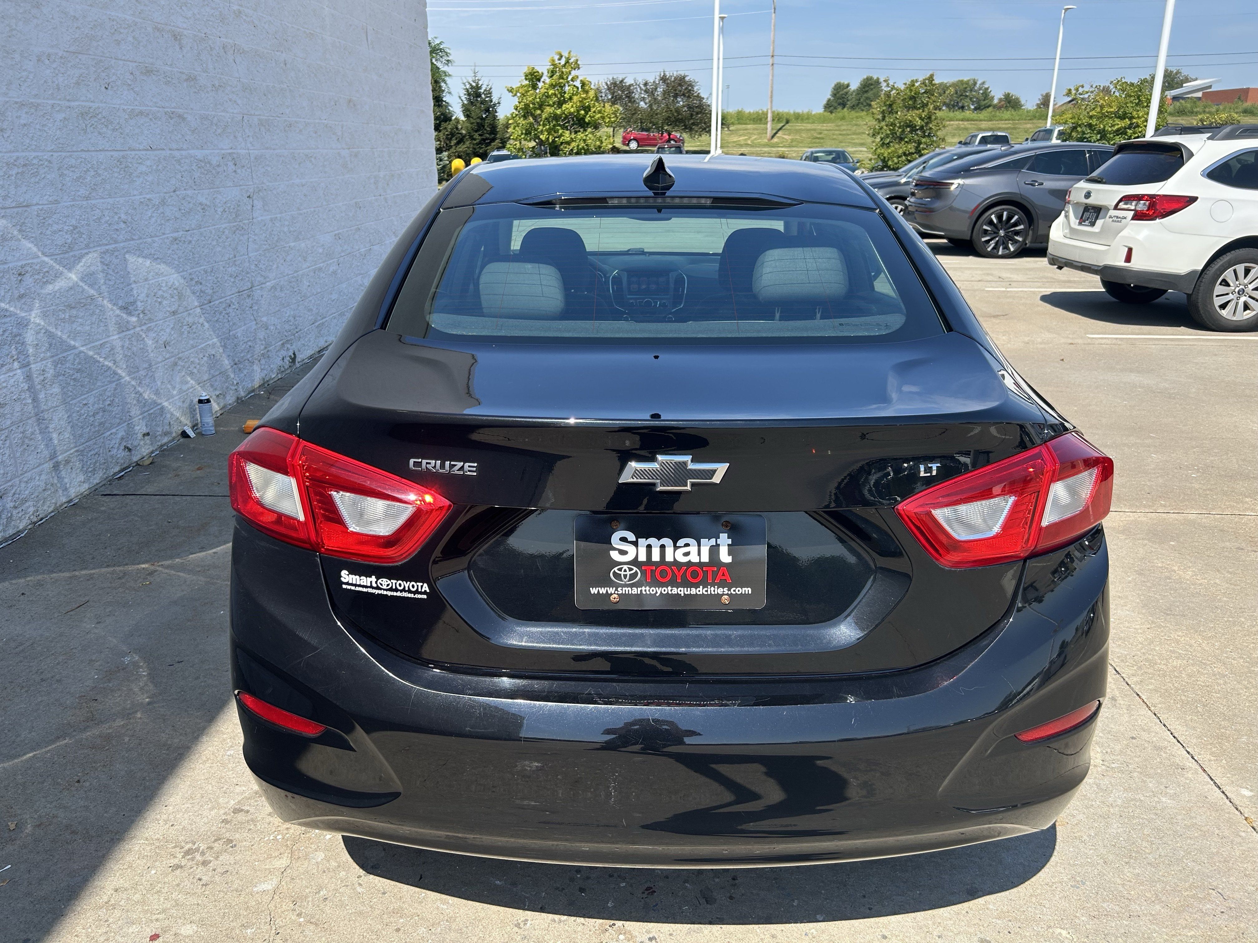 Used 2017 Chevrolet Cruze LT w/ Sun And Sound Package FWD image 4